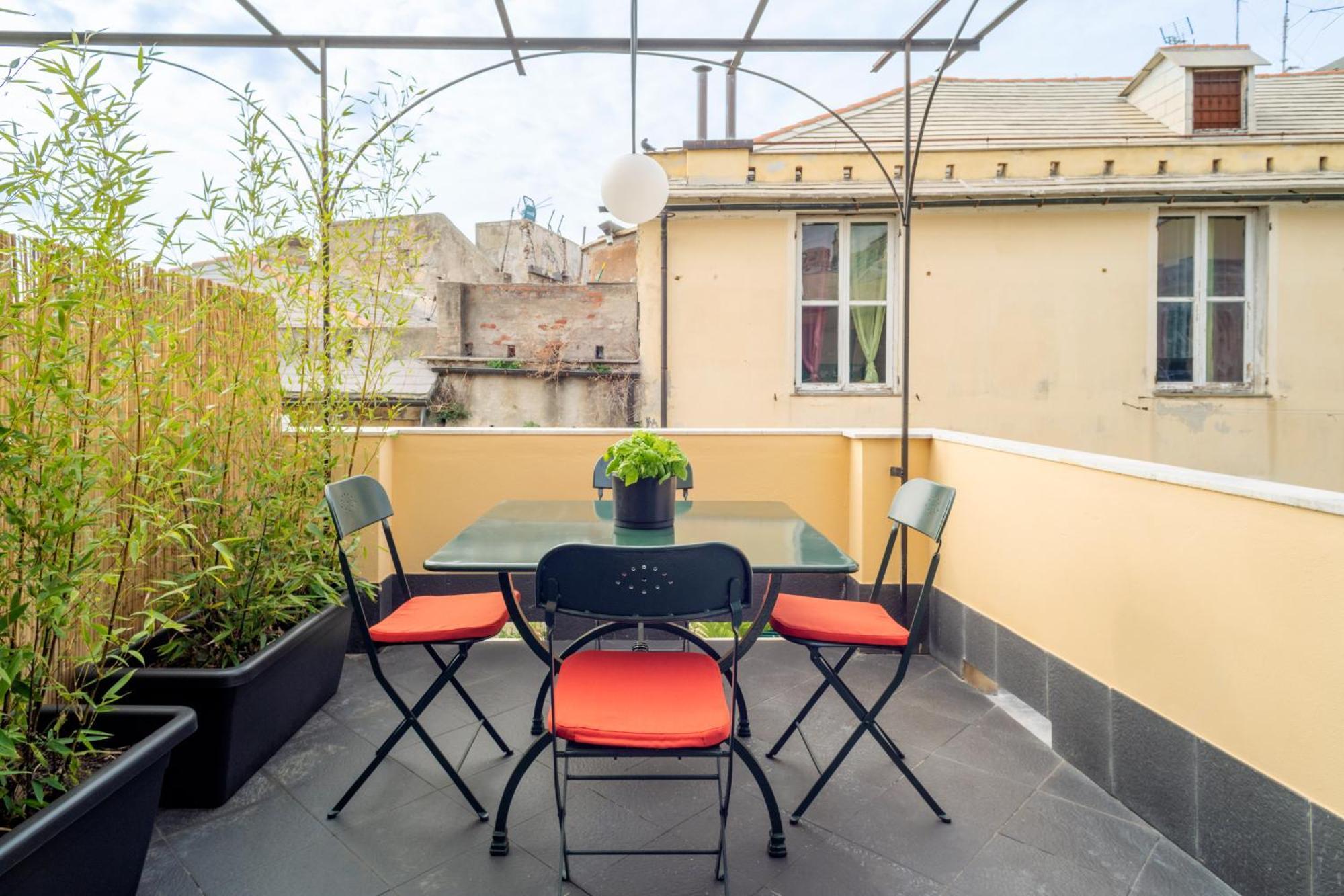 Cosy With Terrace * Genova
